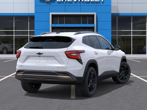 Summit White 2026 Chevrolet Trax FWD ACTIV