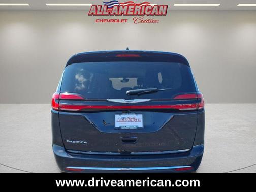 Diamond Black Crystal Pearlcoat 2024 Chrysler Pacifica Touring L