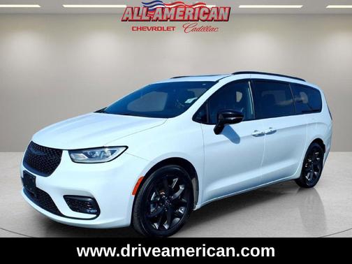Bright White Clearcoat 2025 Chrysler Pacifica Limited