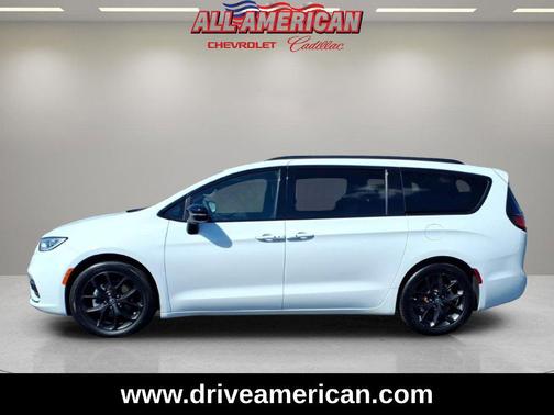 Bright White Clearcoat 2025 Chrysler Pacifica Limited
