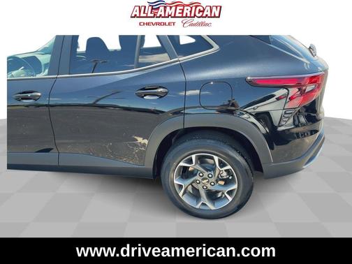 Mosaic Black Metallic 2025 Chevrolet Trax LT