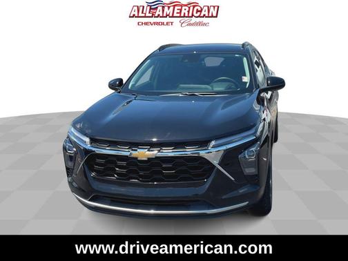 Mosaic Black Metallic 2025 Chevrolet Trax LT