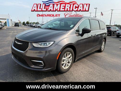 Granite Crystal Metallic Clearcoat 2023 Chrysler Pacifica Touring L