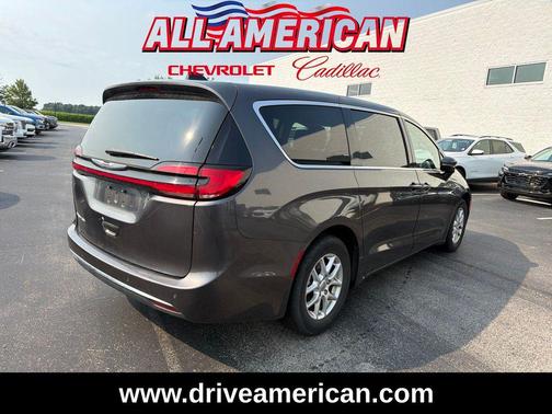 Granite Crystal Metallic Clearcoat 2023 Chrysler Pacifica Touring L