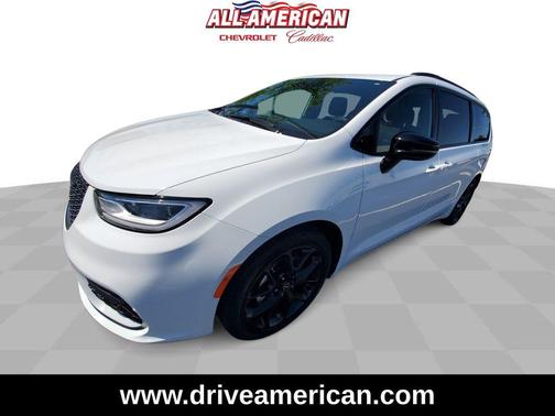 Bright White Clearcoat 2025 Chrysler Pacifica Limited