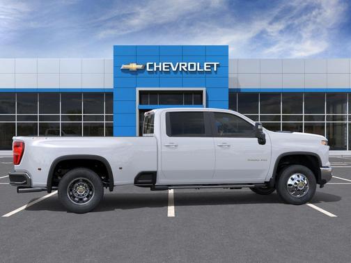 Summit White 2026 Chevrolet Silverado 3500 LT