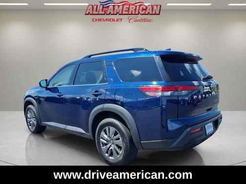 Deep Ocean Blue Pearl 2024 Nissan Pathfinder SV 4WD