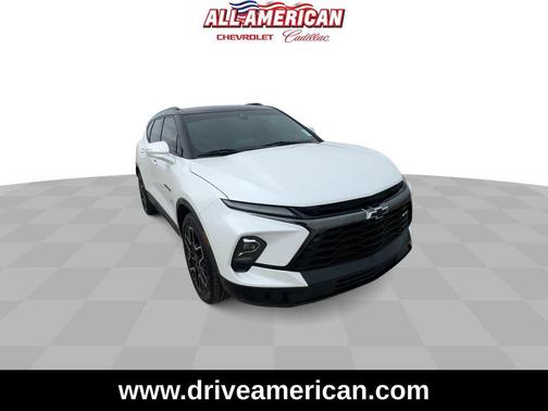 Iridescent Pearl Tricoat 2024 Chevrolet Blazer RS