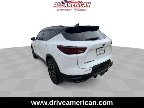 Iridescent Pearl Tricoat 2024 Chevrolet Blazer RS