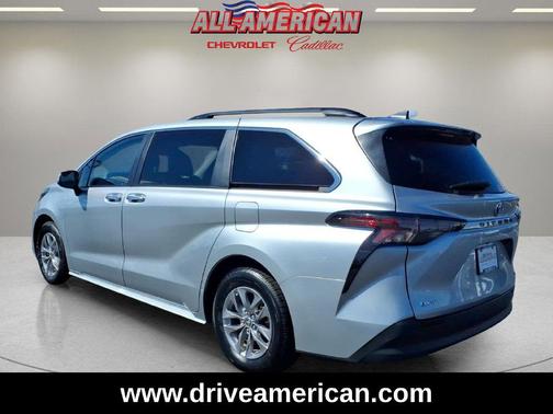 Celestial Silver Metallic 2025 Toyota Sienna XLE