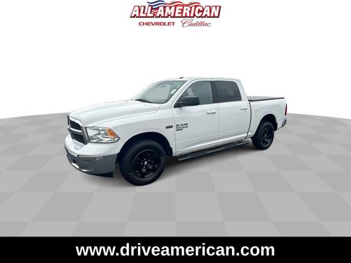 Bright White Clearcoat 2019 RAM 1500 SLT