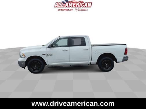 Bright White Clearcoat 2019 RAM 1500 SLT