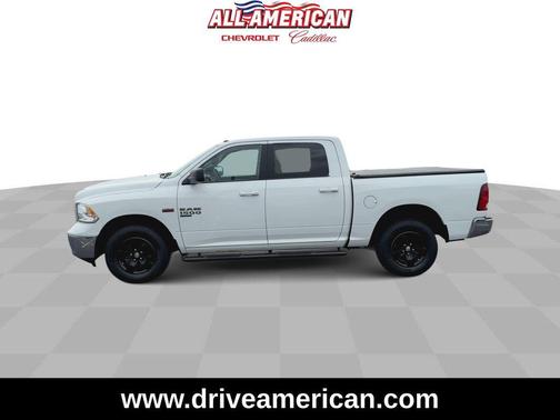 Bright White Clearcoat 2019 RAM 1500 SLT
