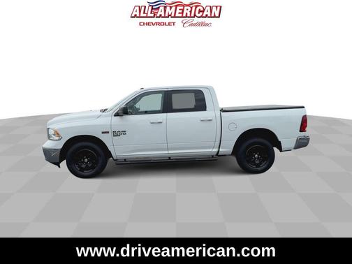 Bright White Clearcoat 2019 RAM 1500 SLT
