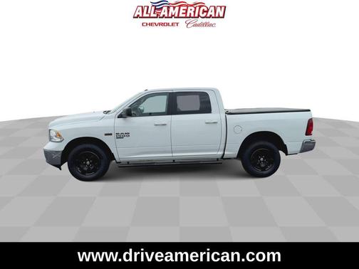 Bright White Clearcoat 2019 RAM 1500 SLT