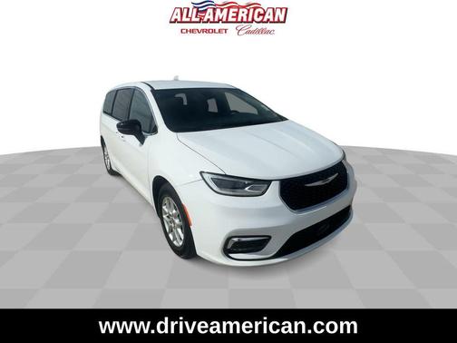 Bright White Clearcoat 2025 Chrysler Pacifica L