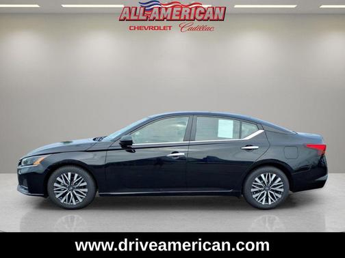 Super Black 2025 Nissan Altima 2.5 SV