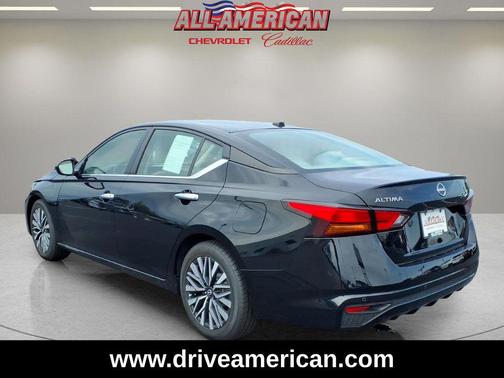 Super Black 2025 Nissan Altima 2.5 SV