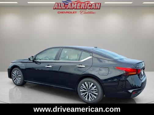 Super Black 2025 Nissan Altima 2.5 SV