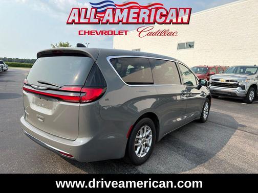 Ceramic Gray Clearcoat 2023 Chrysler Pacifica Touring L
