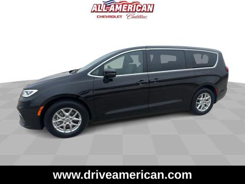 Diamond Black Crystal Pearlcoat 2025 Chrysler Pacifica L