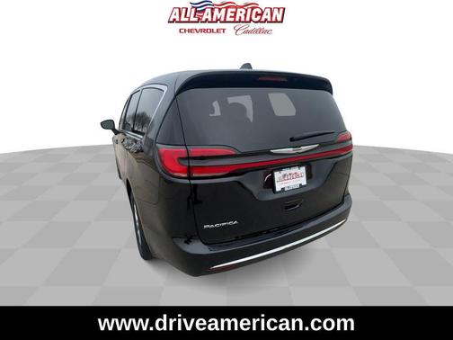 Diamond Black Crystal Pearlcoat 2025 Chrysler Pacifica L