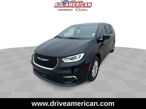 Diamond Black Crystal Pearlcoat 2025 Chrysler Pacifica L