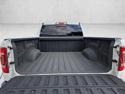 Ivory White Tri-Coat Pearlcoat 2019 RAM 1500 Laramie