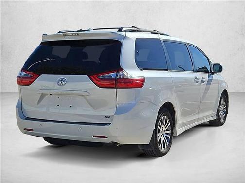 2020 Toyota Sienna XLE