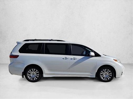 2020 Toyota Sienna XLE
