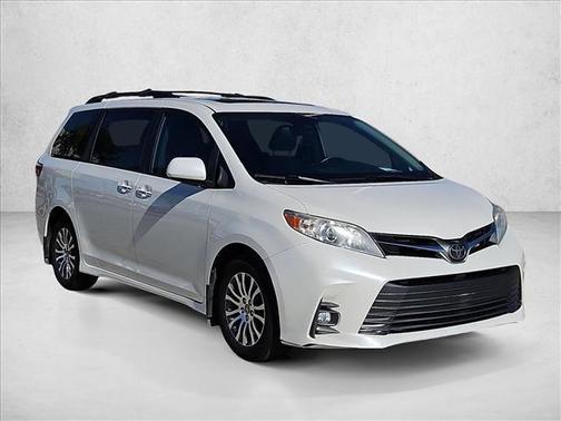 2020 Toyota Sienna XLE