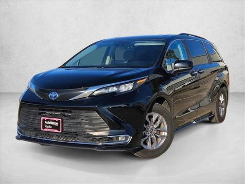 2024 Toyota Sienna XLE 8 Passenger
