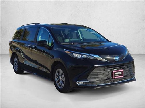 2024 Toyota Sienna XLE 8 Passenger