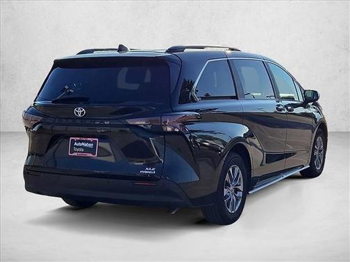 2024 Toyota Sienna XLE 8 Passenger