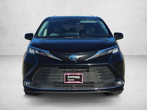 2024 Toyota Sienna XLE 8 Passenger