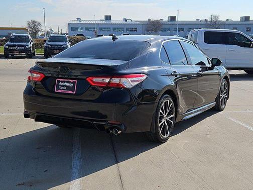 2020 Toyota Camry SE