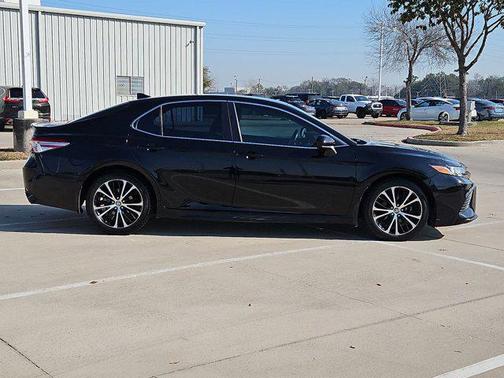 2020 Toyota Camry SE