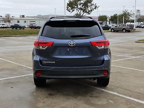 2019 Toyota Highlander LE I4