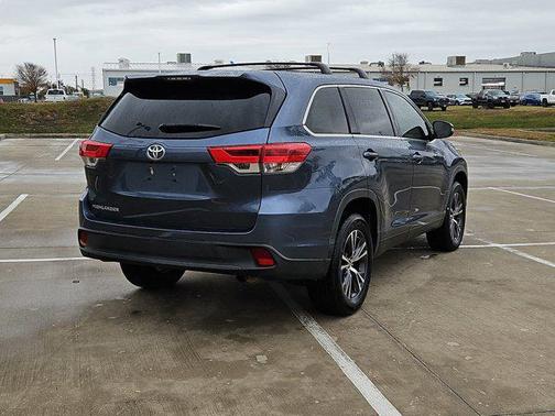 2019 Toyota Highlander LE I4