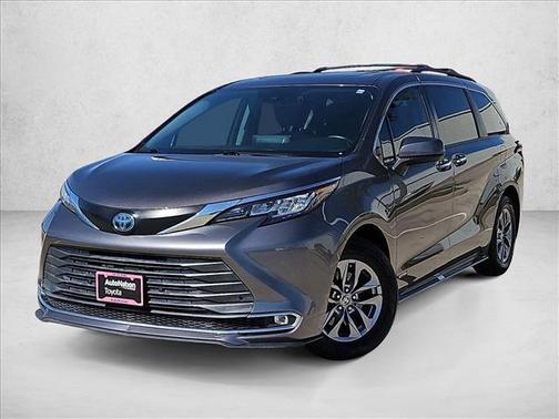 2021 Toyota Sienna XLE 8 Passenger
