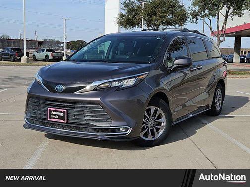 2021 Toyota Sienna XLE 8 Passenger