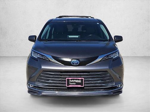 2021 Toyota Sienna XLE 8 Passenger