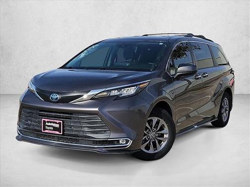 2021 Toyota Sienna XLE 8 Passenger