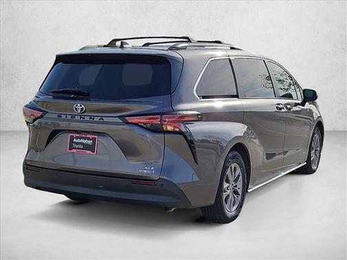 2021 Toyota Sienna XLE 8 Passenger