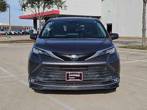 2021 Toyota Sienna XLE 8 Passenger