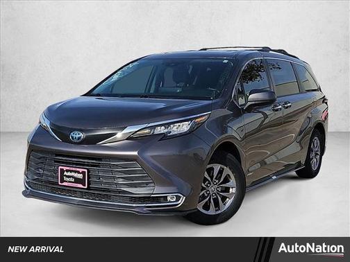 2021 Toyota Sienna XLE 8 Passenger