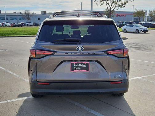 2021 Toyota Sienna XLE 8 Passenger