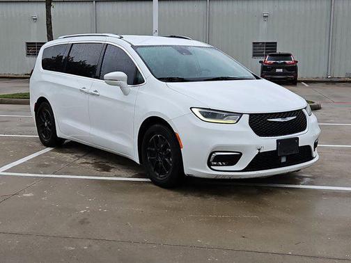 Bright White Clearcoat 2021 Chrysler Pacifica Touring L