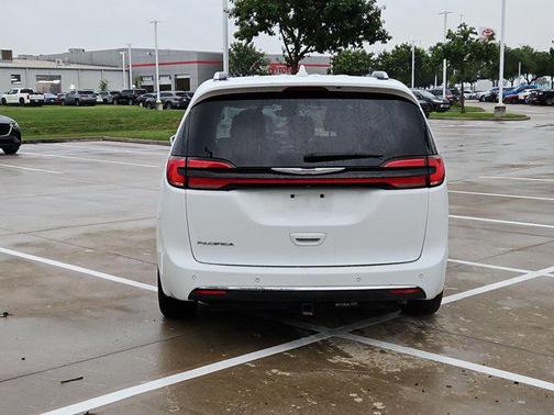 Bright White Clearcoat 2021 Chrysler Pacifica Touring L