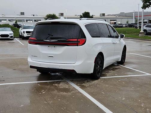 Bright White Clearcoat 2021 Chrysler Pacifica Touring L